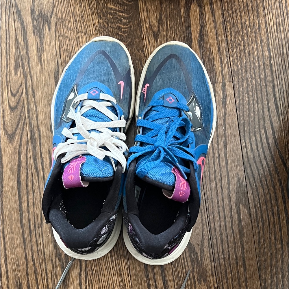 Nike Blue Sneakers with Pink Highlights Kyrie 5 - Picture 4 of 6